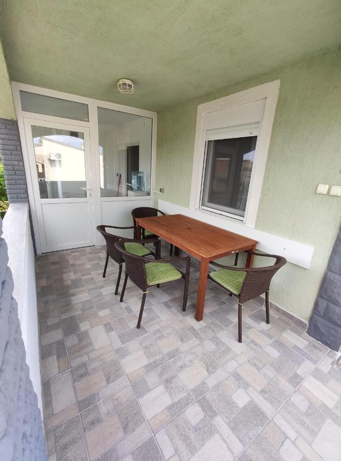Apartman Pilcik Leilighet Vir Eksteriør bilde